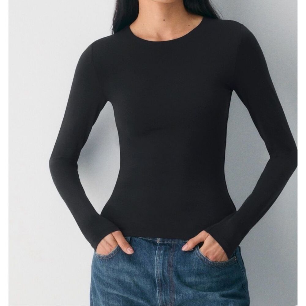 Aritzia Original Contour Crew Neck Long Sleeve Second-Skin Black Top Medium NEW